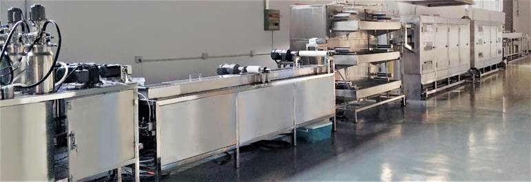 厨房的摆设布局 中度可信度描述已自动生成